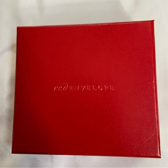 Red Envelope  Sterling Silver Family Necklace 18 inch chain New in Box - Picture 3 of 5